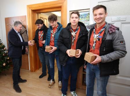 Obisk skavtov, Luč miru iz Betlehema 06 Foto Ljubo Vukelič
